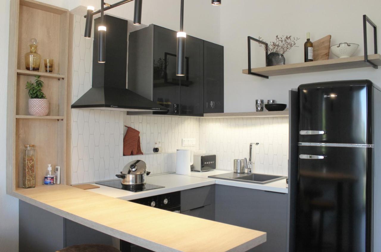 Aella Apartments Nikíti Eksteriør bilde
